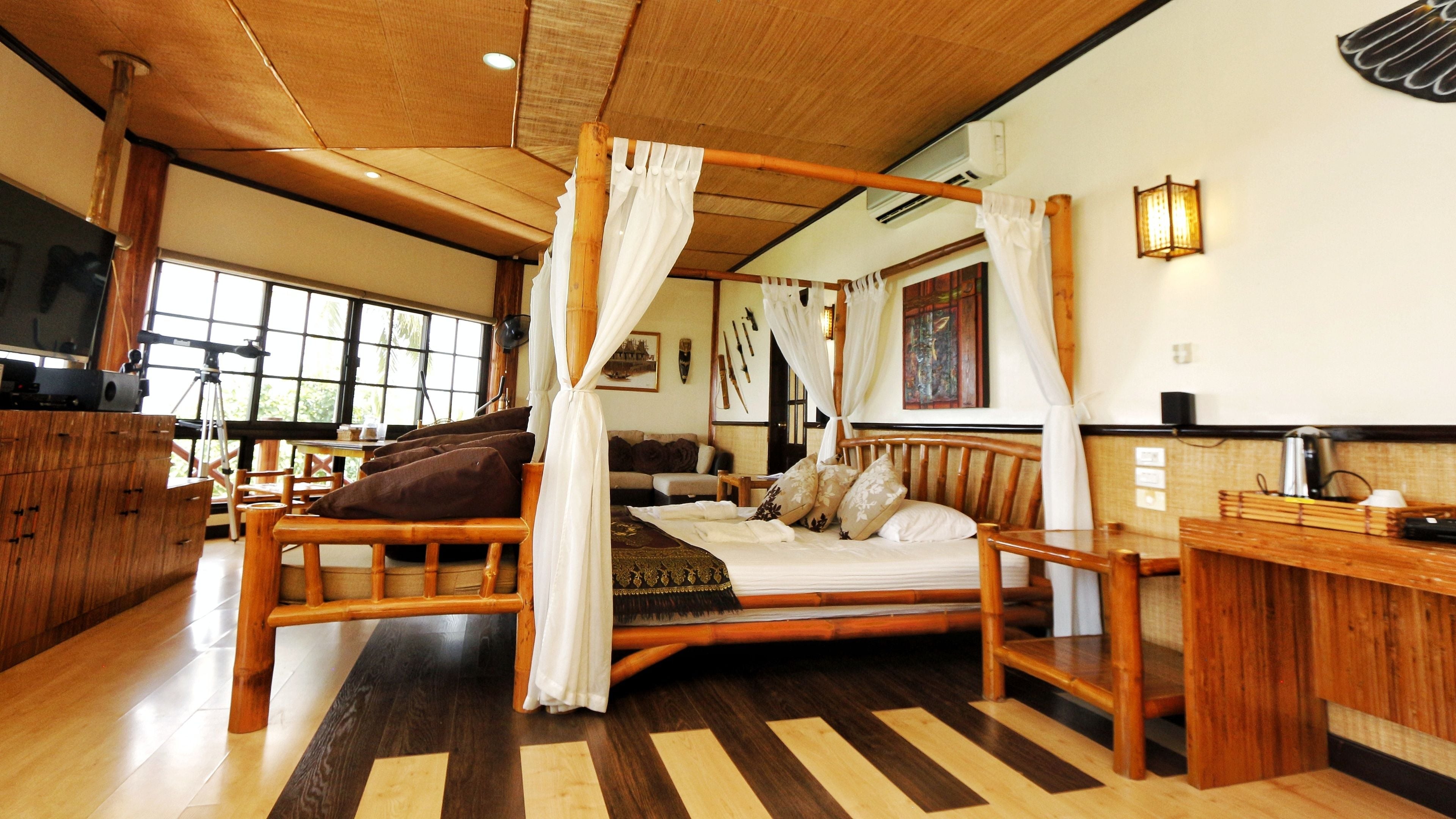 Bàn, bộ trải giường 