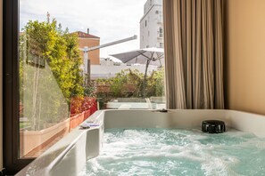 1 bedroom, premium bedding, memory-foam beds, minibar - Snob Luxury Suite (Cagliari)