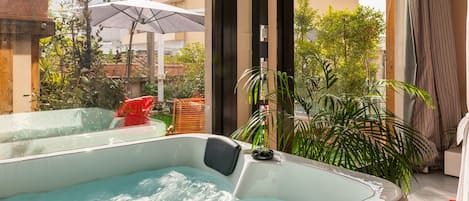 Suite exclusiva, 1 cama King size, alberca privada | 1 habitación, ropa de cama de alta calidad y camas con efecto memoria