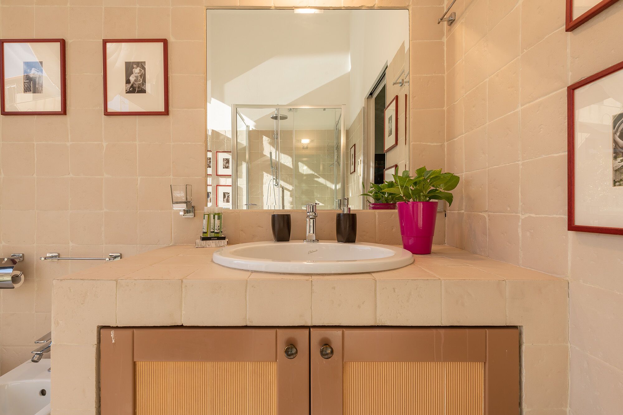 Photo - Snob Luxury Suite