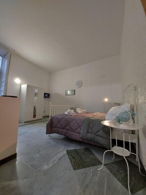 Basic Triple Room, Private Bathroom | Premium bedding, down comforters, Select Comfort beds - Le Ginestre in Centro (Salerno)