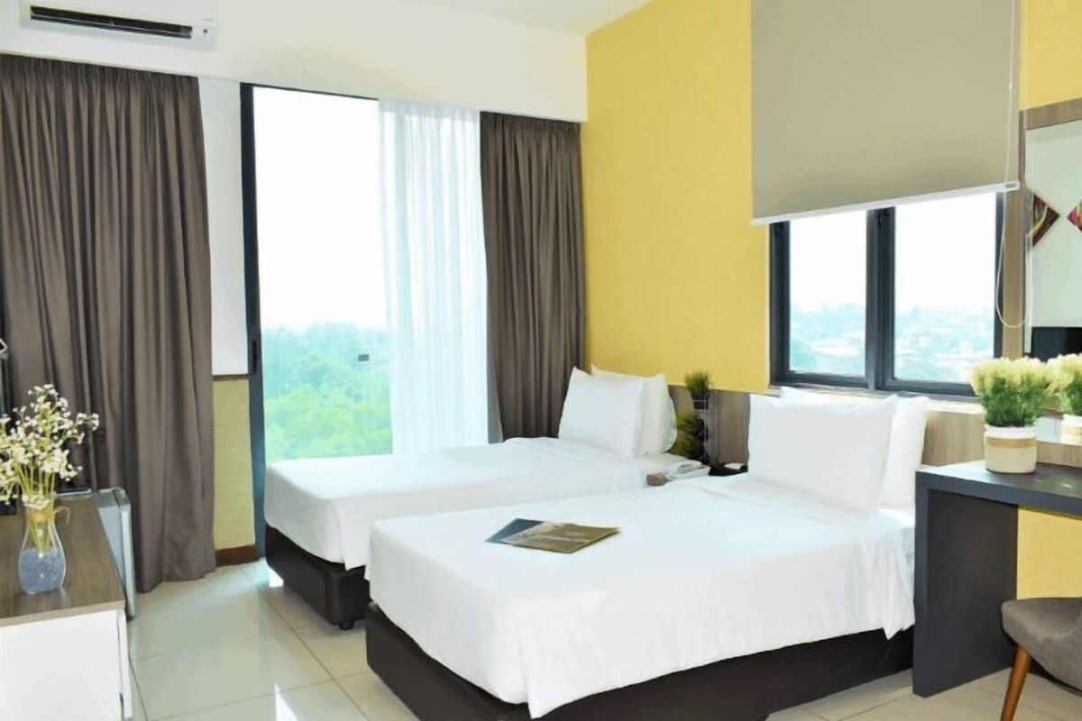 Minibar, desk, iron/ironing board (on request), WiFi (free)