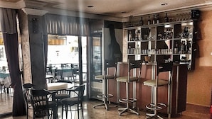 Bar (on property) - Seckin Ak Hotel (Kusadasi)