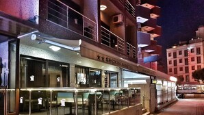 Front of property - evening/night - Seckin Ak Hotel (Kusadasi)