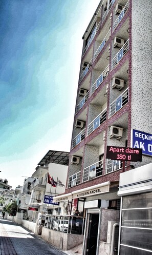 Front of property - Seckin Ak Hotel (Kusadasi)