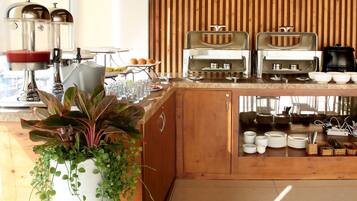 Café da manhã com buffet todos os dias (VND 120000 por pessoa)