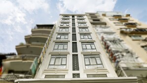 Hotel Prague, con un diseño arquitectónico clásico, que destaca por una entrada imponente y numerosas ventanas.