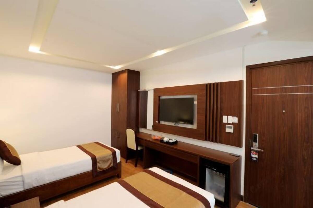 Frigobar, cofres nos quartos, escrivaninha, cortinas blackout