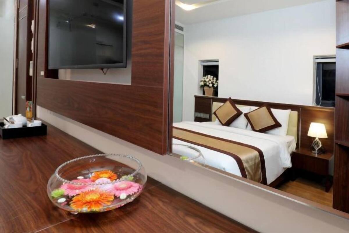 Frigobar, cofres nos quartos, escrivaninha, cortinas blackout