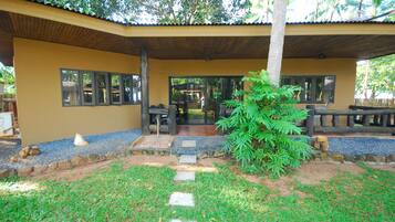 Desk, iron/ironing board, rollaway beds, free WiFi