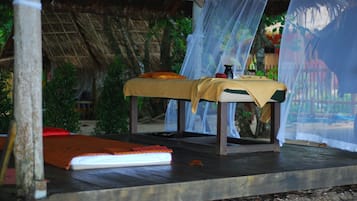 Massages des tissus profonds, massages thaĂŻs, massages sportifs