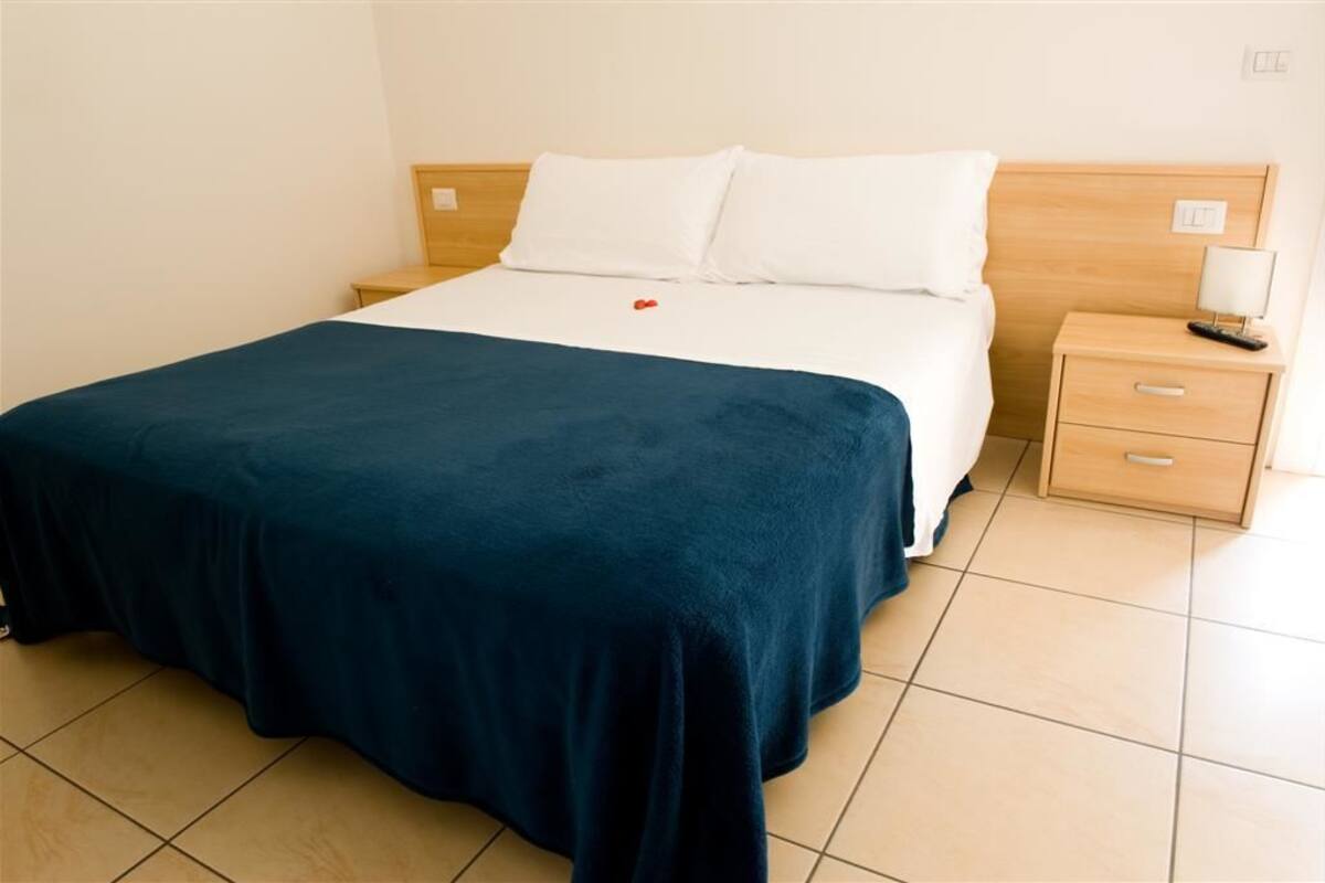 Cots/infant beds, free WiFi