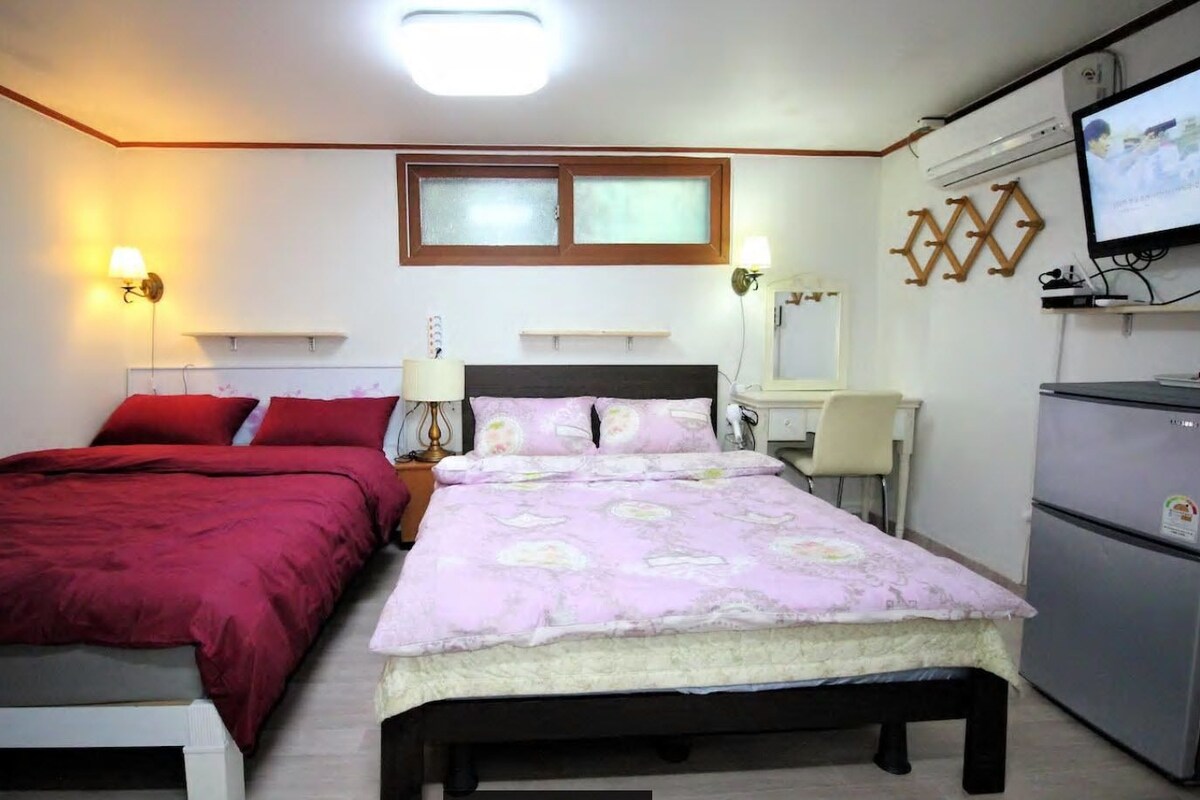Double Room, 2 Double Beds (10PY - 2)