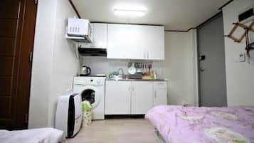 Family Room (2 - 4 Double Beds) | Private kitchenette | Fridge, cookware/dishes/utensils