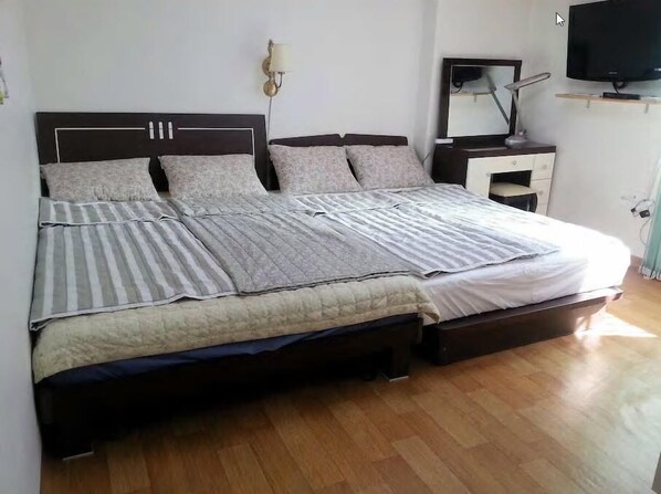 Habitación (2 Double Beds - 3) | Wifi gratis 