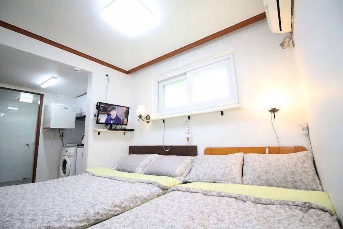 Room (Double & Single Beds - 2)