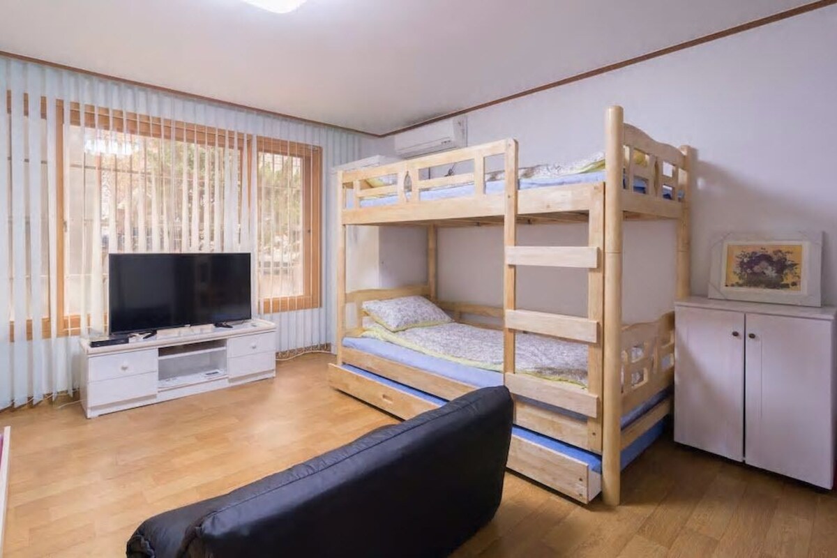 Room (6 Single Beds - Family 1)