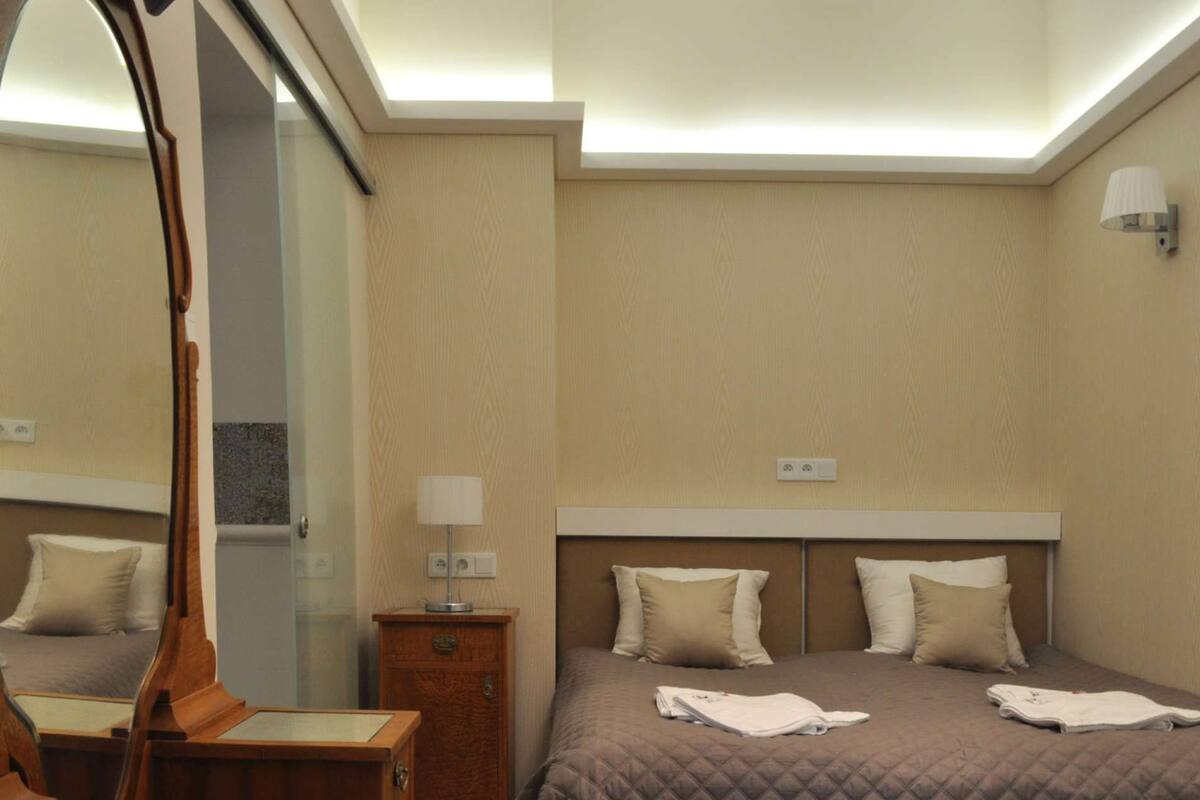Romantic Apartment, 1 King Bed, Balcony | Premium bedding, iron/ironing board, rollaway beds (surcharge)