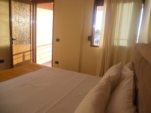 Superior Apartment Frontal Sea View | 1 bedroom, desk, iron/ironing board, free WiFi