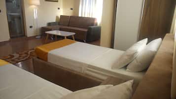 1 habitación, escritorio, tabla de planchar con plancha y wifi gratis