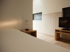 Basic-Doppel- oder -Zweibettzimmer | Zimmersafe, Schreibtisch, schallisolierte Zimmer, Bügeleisen/Bügelbrett