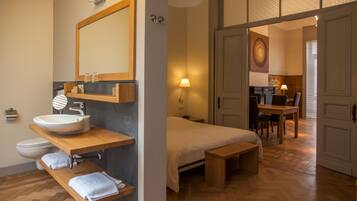 1 bedroom, in-room safe, desk, soundproofing