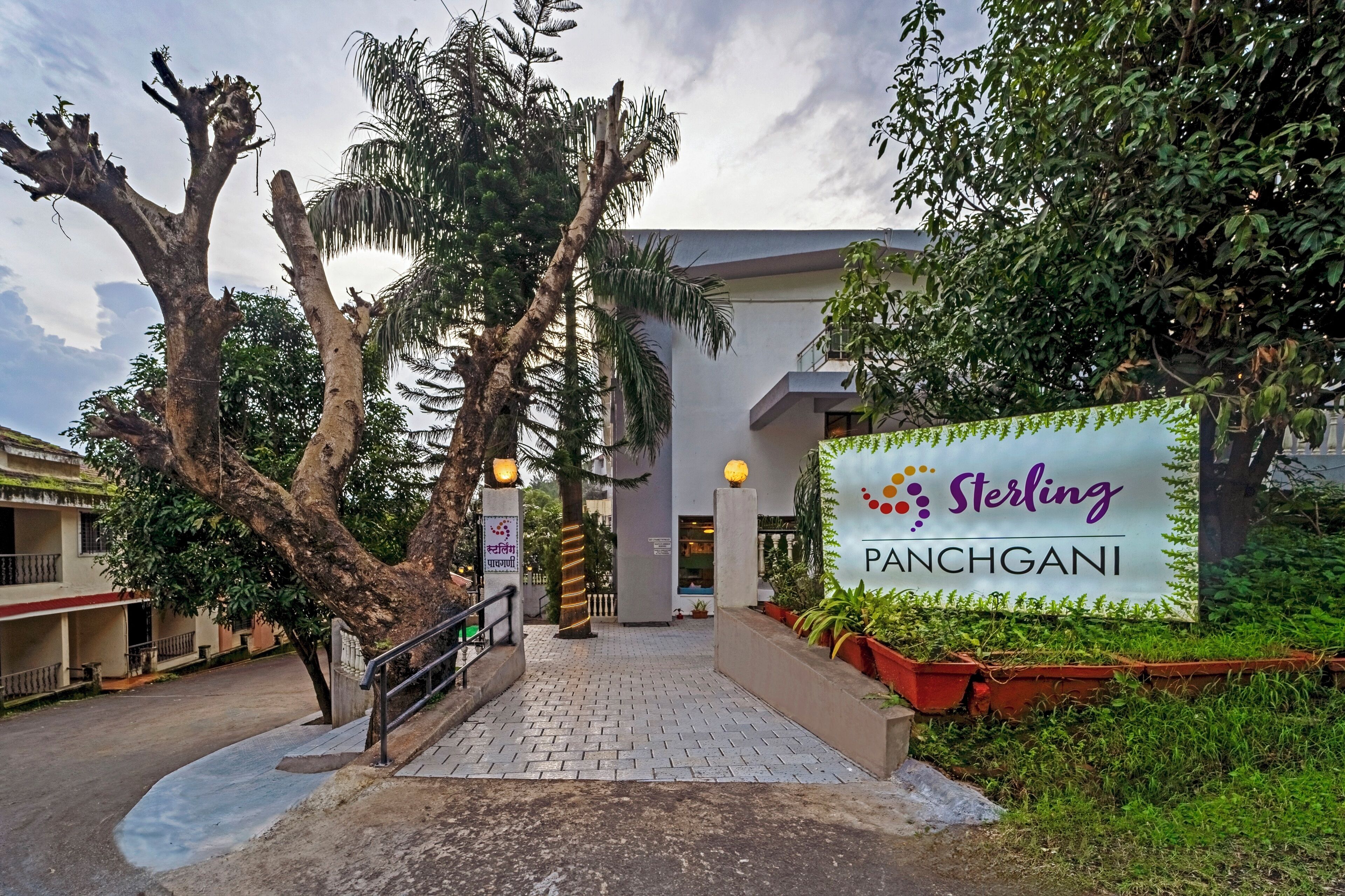 Vista frontal de la propiedad