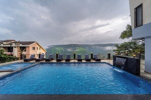 Outdoor pool - Sterling Panchgani (Jaoli)
