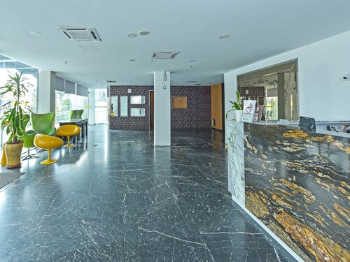 Capital O 90130 Sawadee Hotel