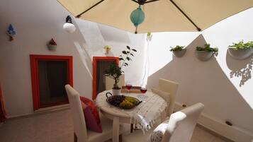 Chambre Confort, vue jardin | Terrasse/Patio