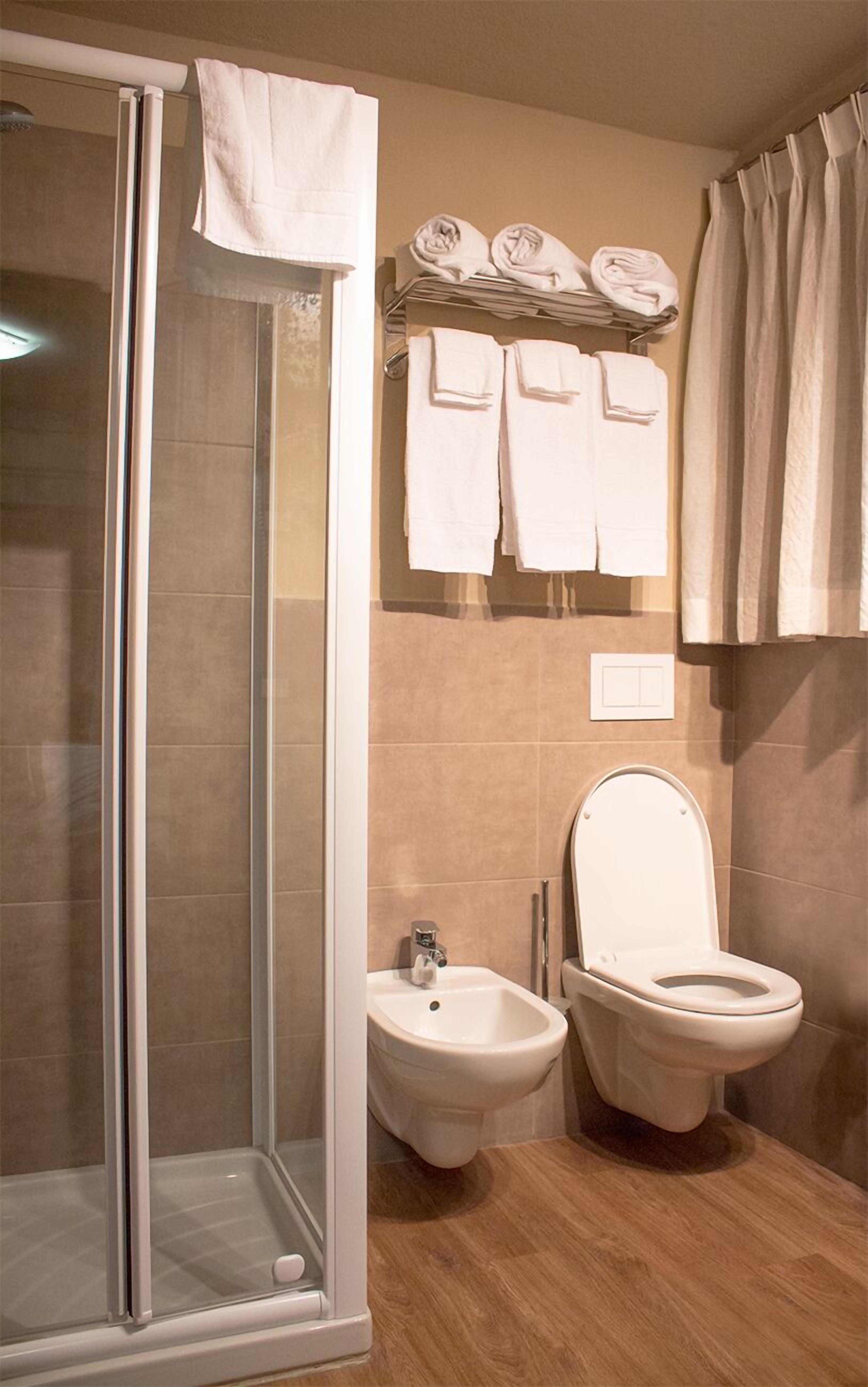 cots/infant beds, free wifi