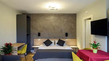 Estúdio superior | Roupas de cama premium, escrivaninha, quartos à prova de som