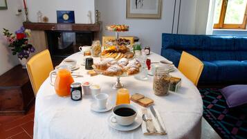 Daily full breakfast for a fee