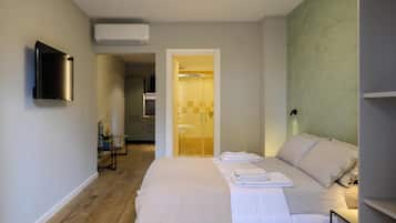 Premium bedding, desk, soundproofing, free WiFi