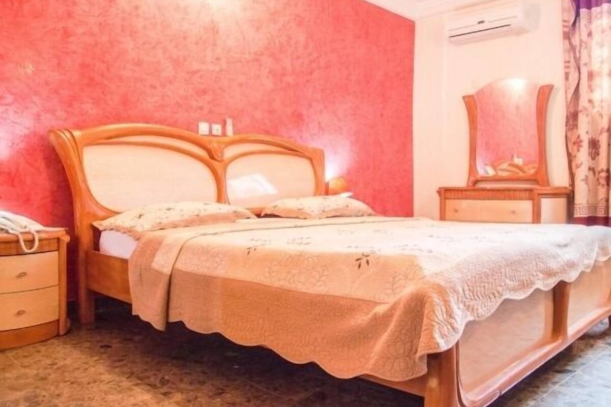 In-room safe, desk, blackout drapes, soundproofing