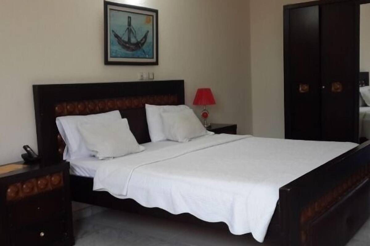 In-room safe, desk, blackout drapes, soundproofing