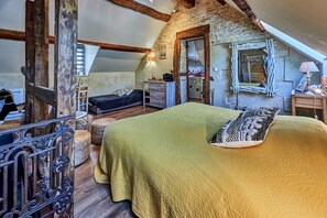 Cortinas blackout, cuna de viaje y ropa de cama 