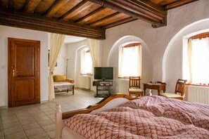 Chambre Double Confort | Rideaux occultants, fer et planche à repasser, Wi-Fi gratuit