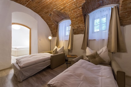 Cortinas blackout, tabla de planchar con plancha y wifi gratis