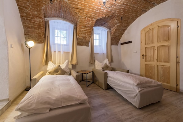 Habitació doble Comfort | Cortines opaques, planxa i posts de planxar i wifi gratuïta