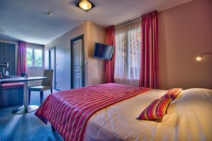 Decoración personalizada, muebles diferentes y escritorio