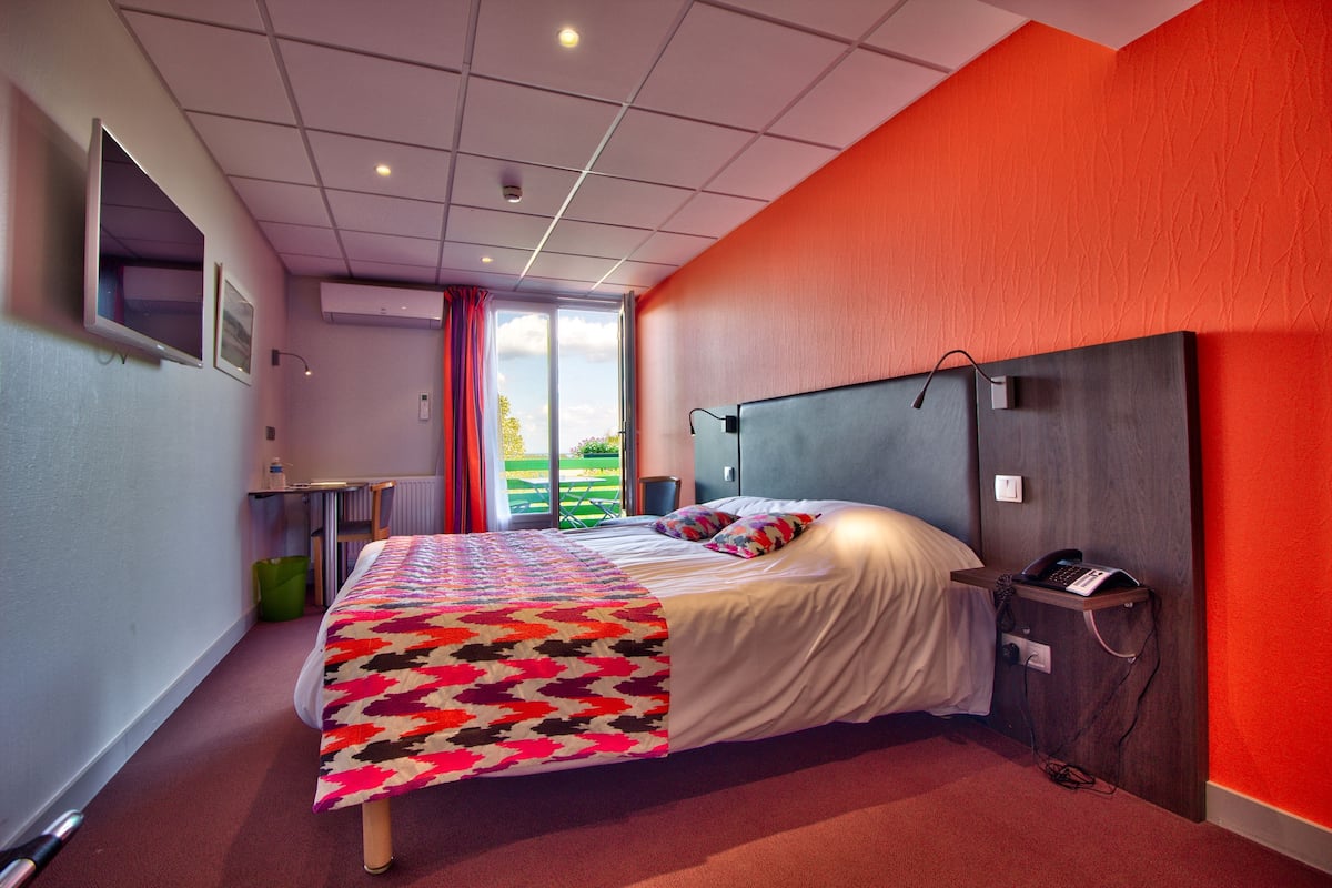 Comfort Double Room | Desk, soundproofing, rollaway beds (surcharge), WiFi (free)