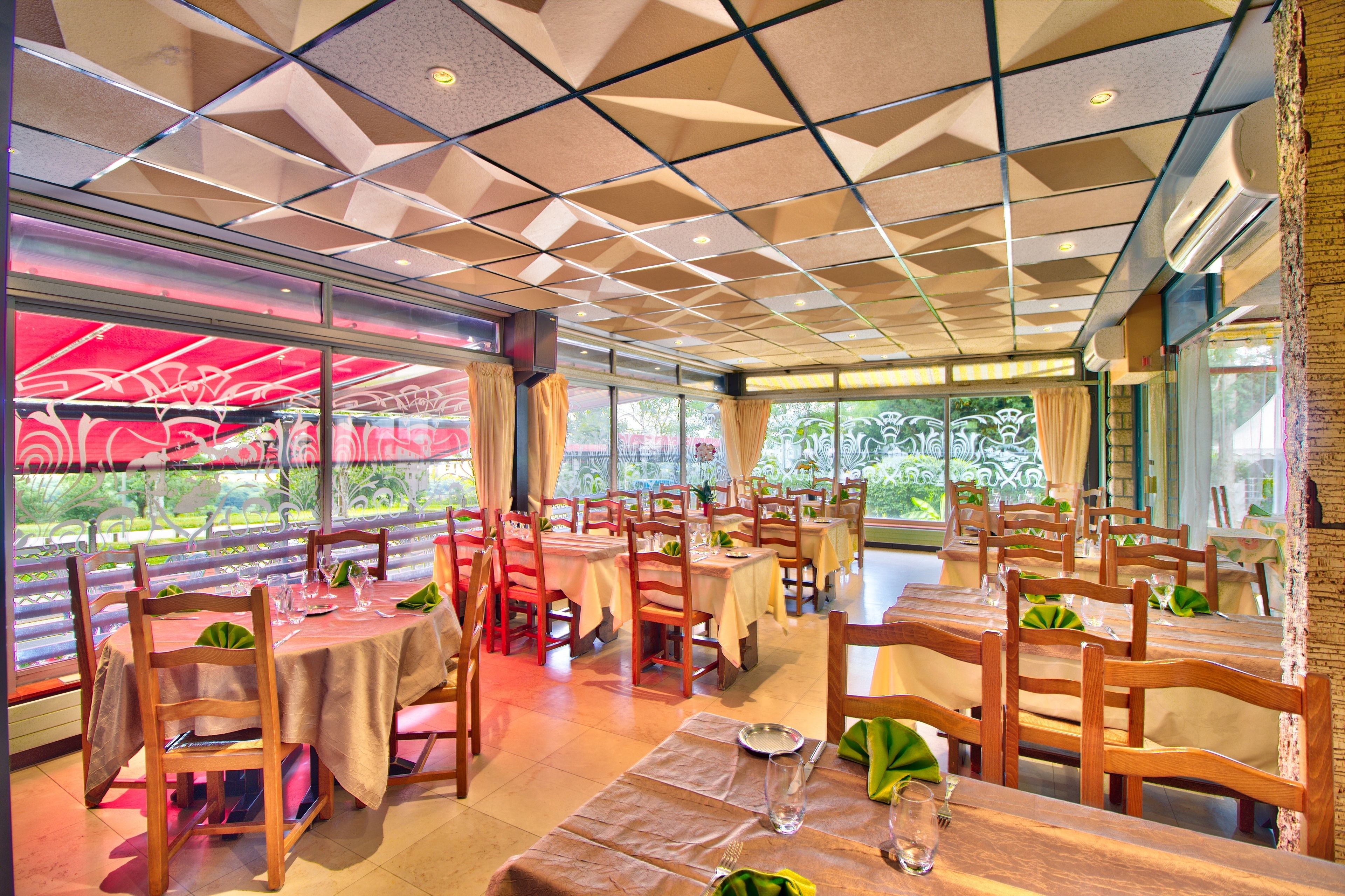 Lunch and dinner served, Regional cuisine