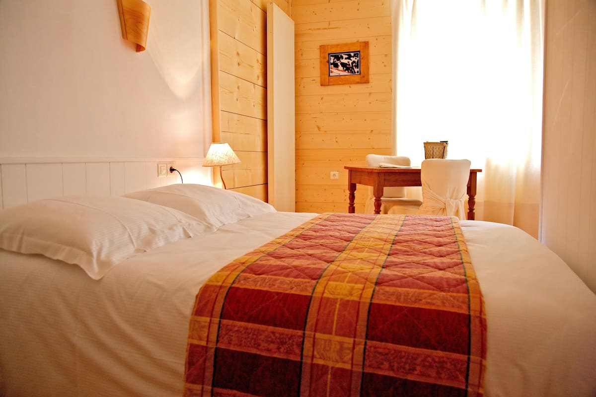 standard double room | desk, free wifi