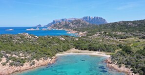 Privatstrand, kostenloser Shuttle zum Strand, Liegestühle, Sonnenschirme