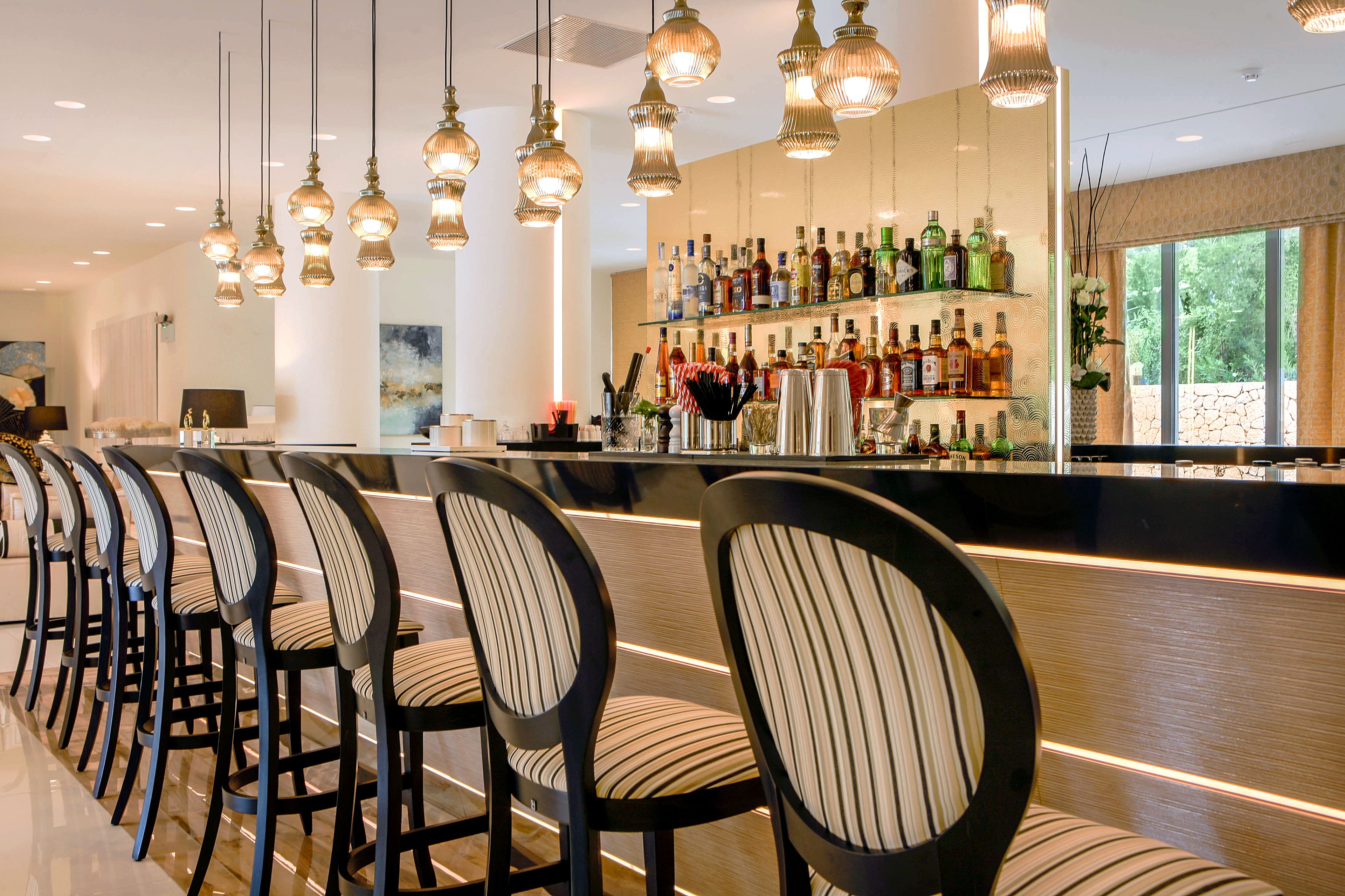 2 quầy bar/khu lounge, quầy bar bên hồ bơi 
