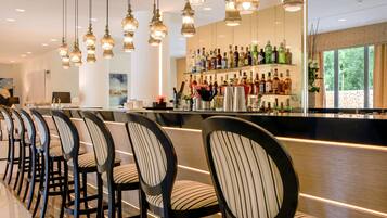 2 bars/lounges, poolside bar