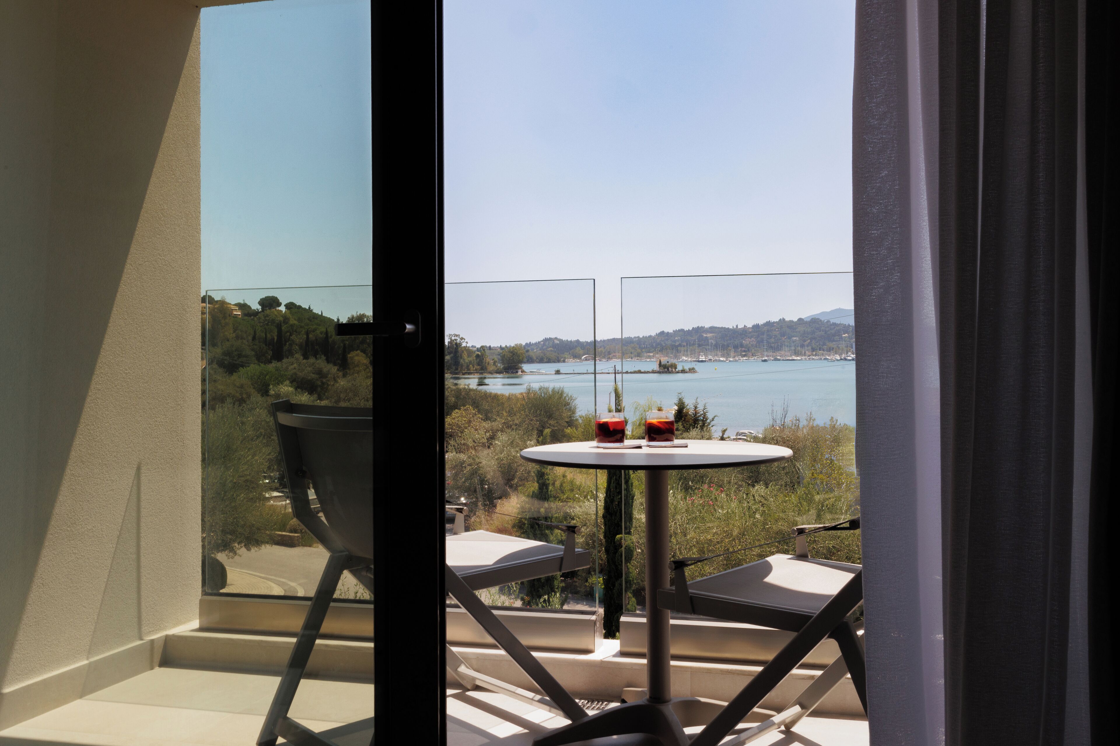 Camera Deluxe con letto matrimoniale o 2 letti singoli, vista mare | Biancheria in cotone egiziano, biancheria da letto di alta qualità
