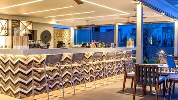 Poolside bar