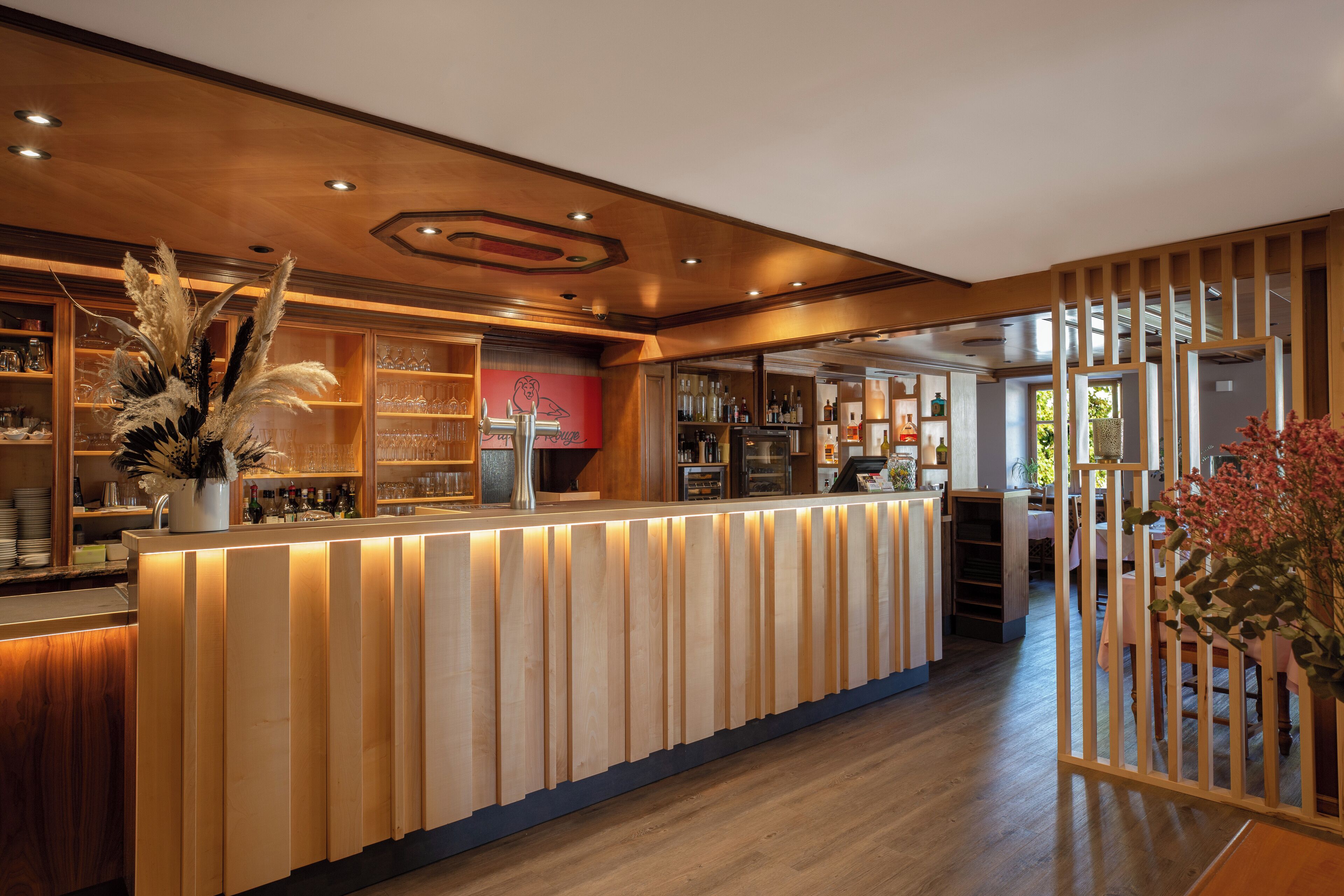 Serveert lunch en diner, regionale gerechten